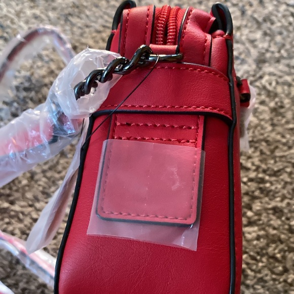 Simply Vera Wang Beautiful Red crossbody and matching wallet NWT - Picture 11 of 16